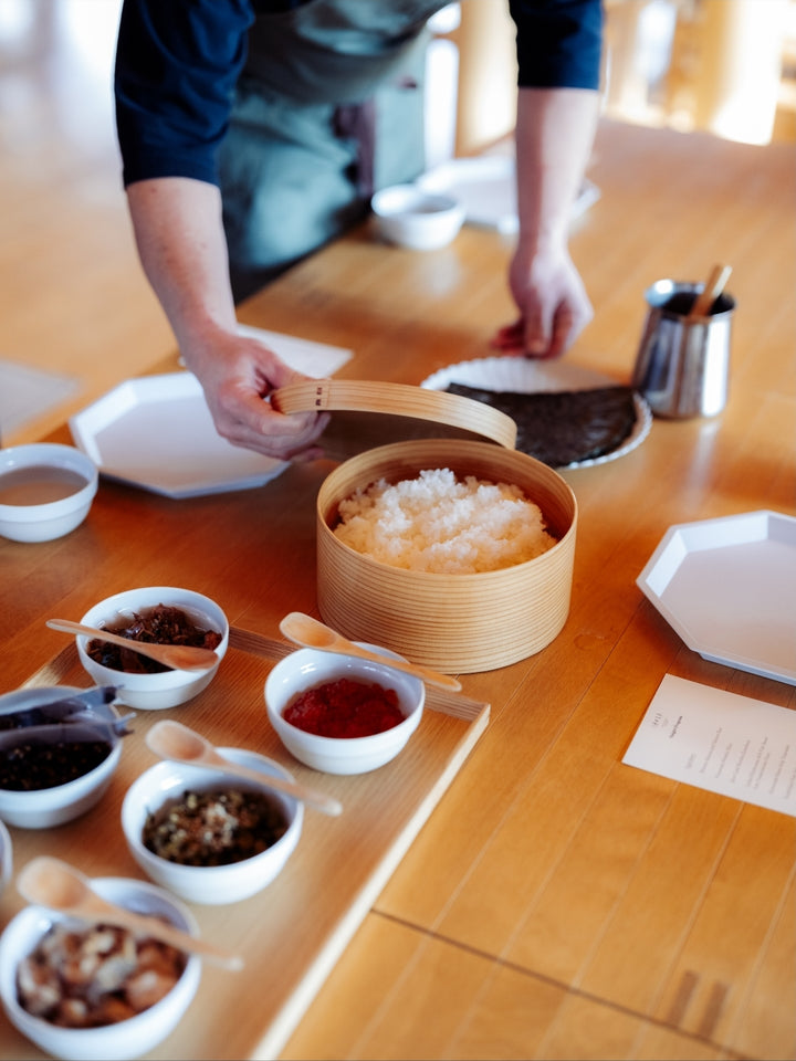 岡本シェフによるおにぎりワークショップ (12 月-4 月)